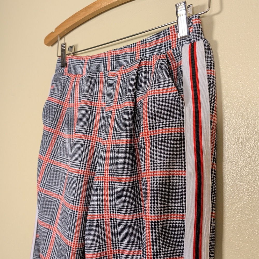 Women's Hot Kiss Pull On Slacks Pants Size Medium Elastic Waist Black Red Plaid